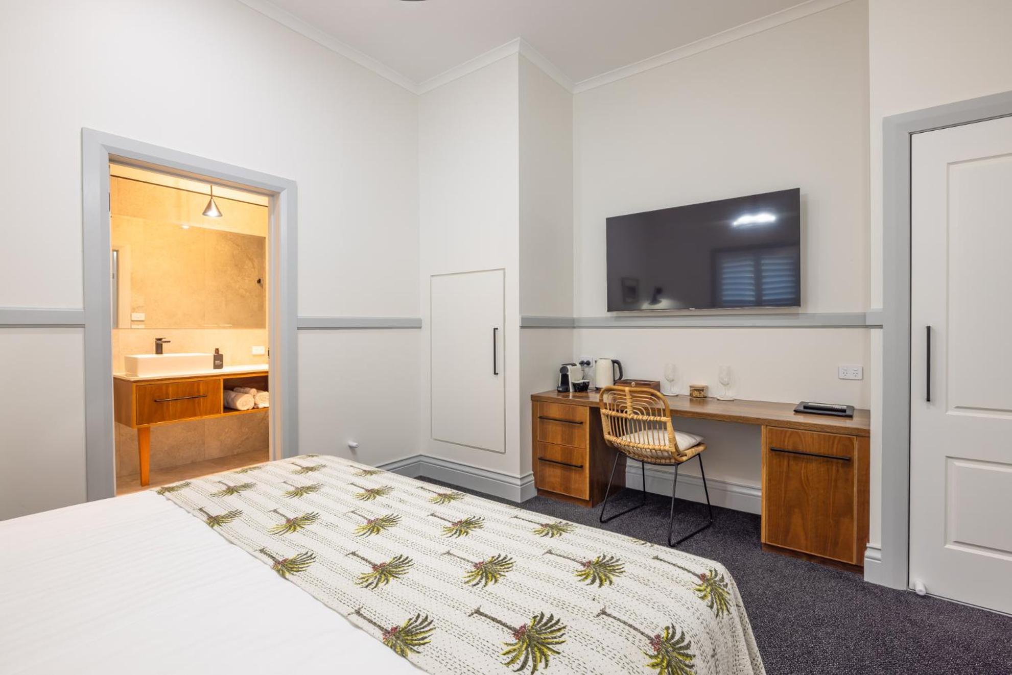 Bermagui Beach Hotel Room photo