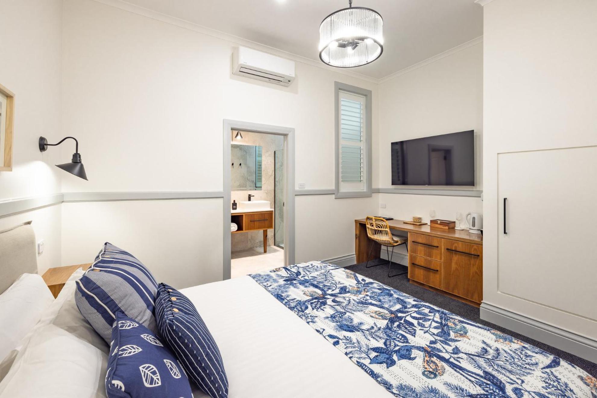 Bermagui Beach Hotel Room photo