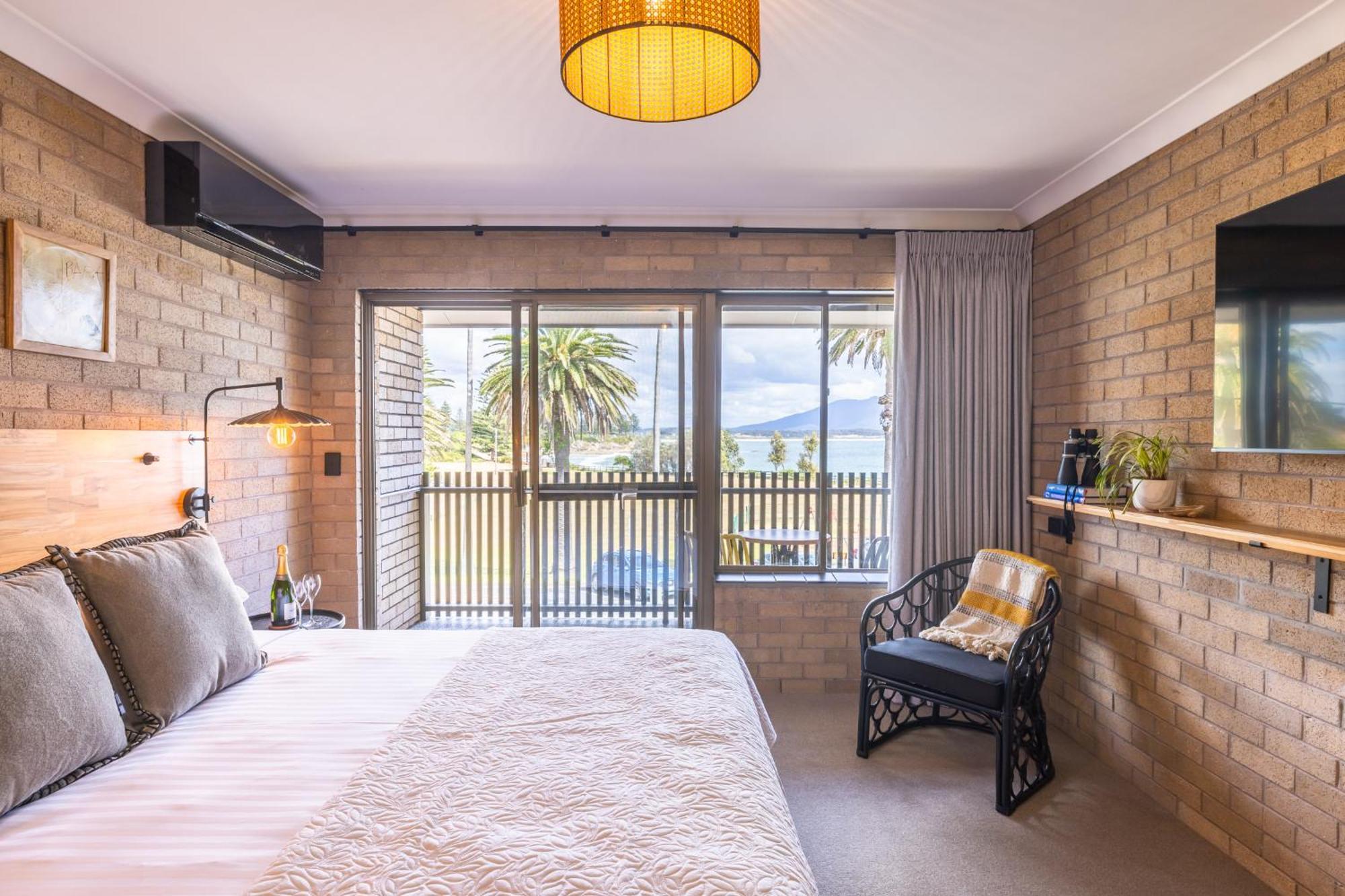 Bermagui Beach Hotel Room photo