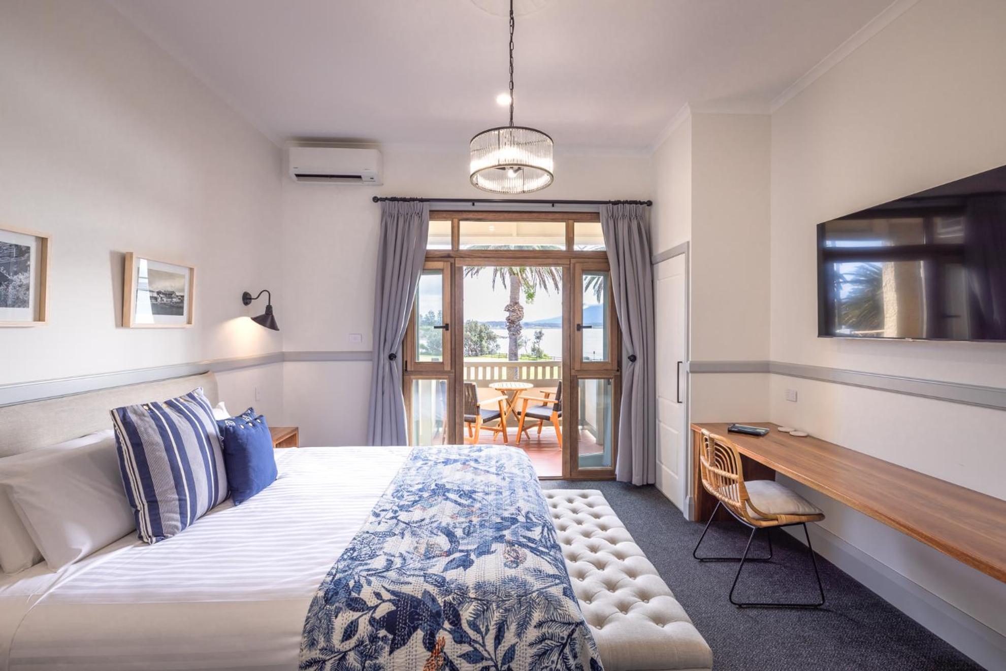 Bermagui Beach Hotel Room photo